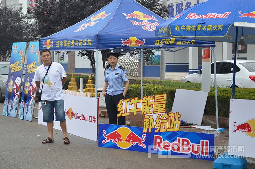 马拉松赛况中补给站